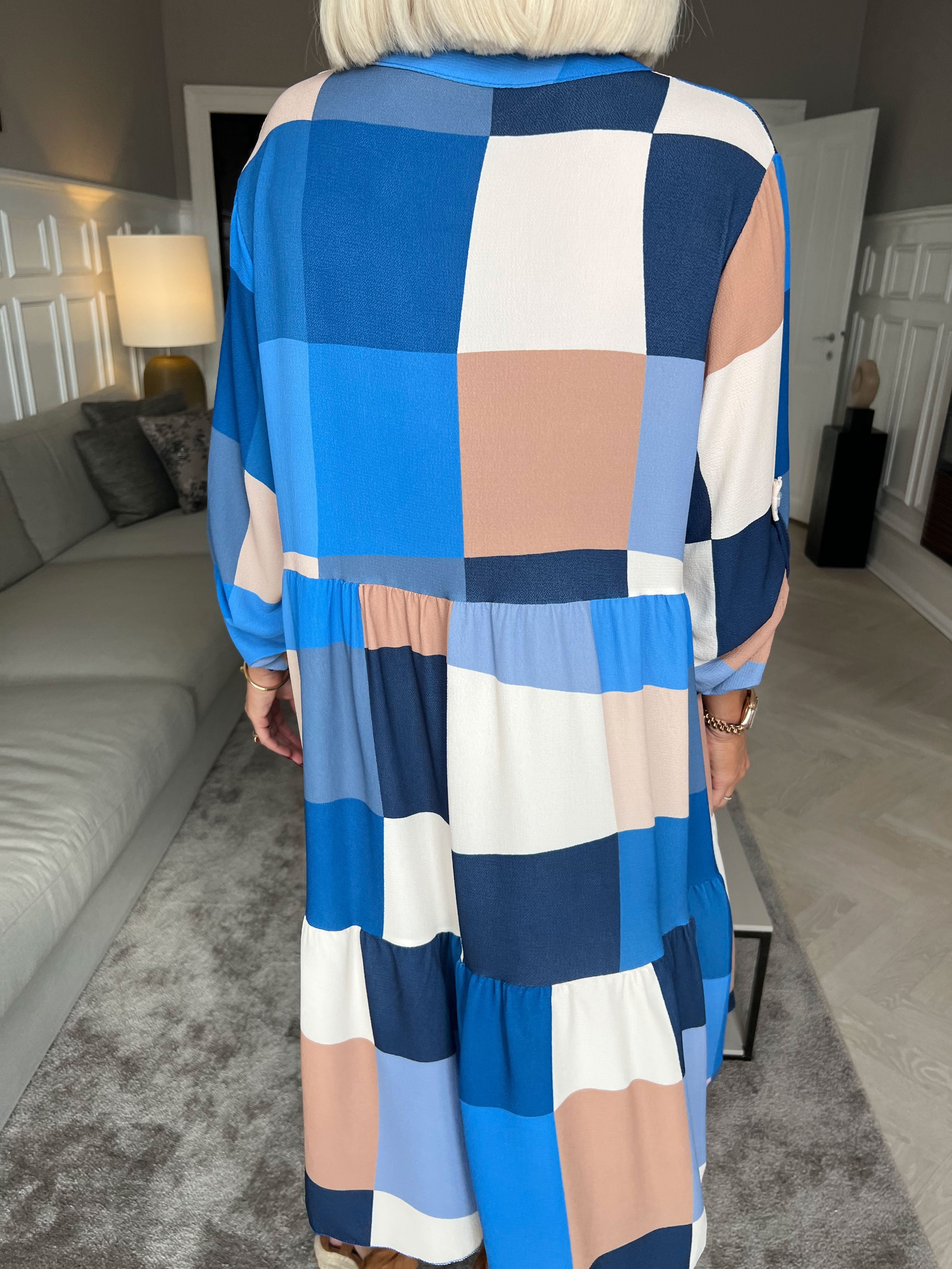 Vanesa Layer Dress - Täckt flerfärgad med volanger vid fållen - Green